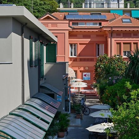 Hotel Delle Rose San Bartolomeo Al Mare Exteriör bild