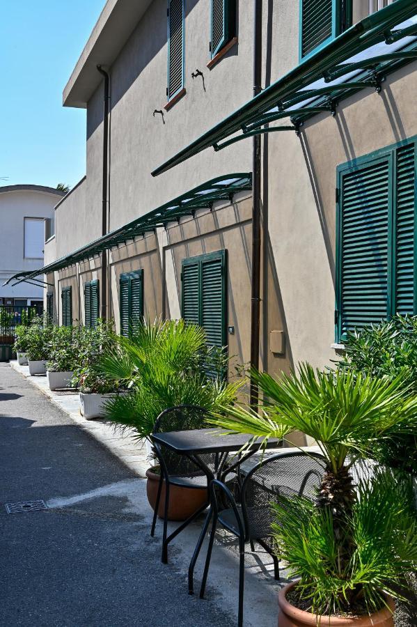 Hotel Delle Rose San Bartolomeo Al Mare Exteriör bild