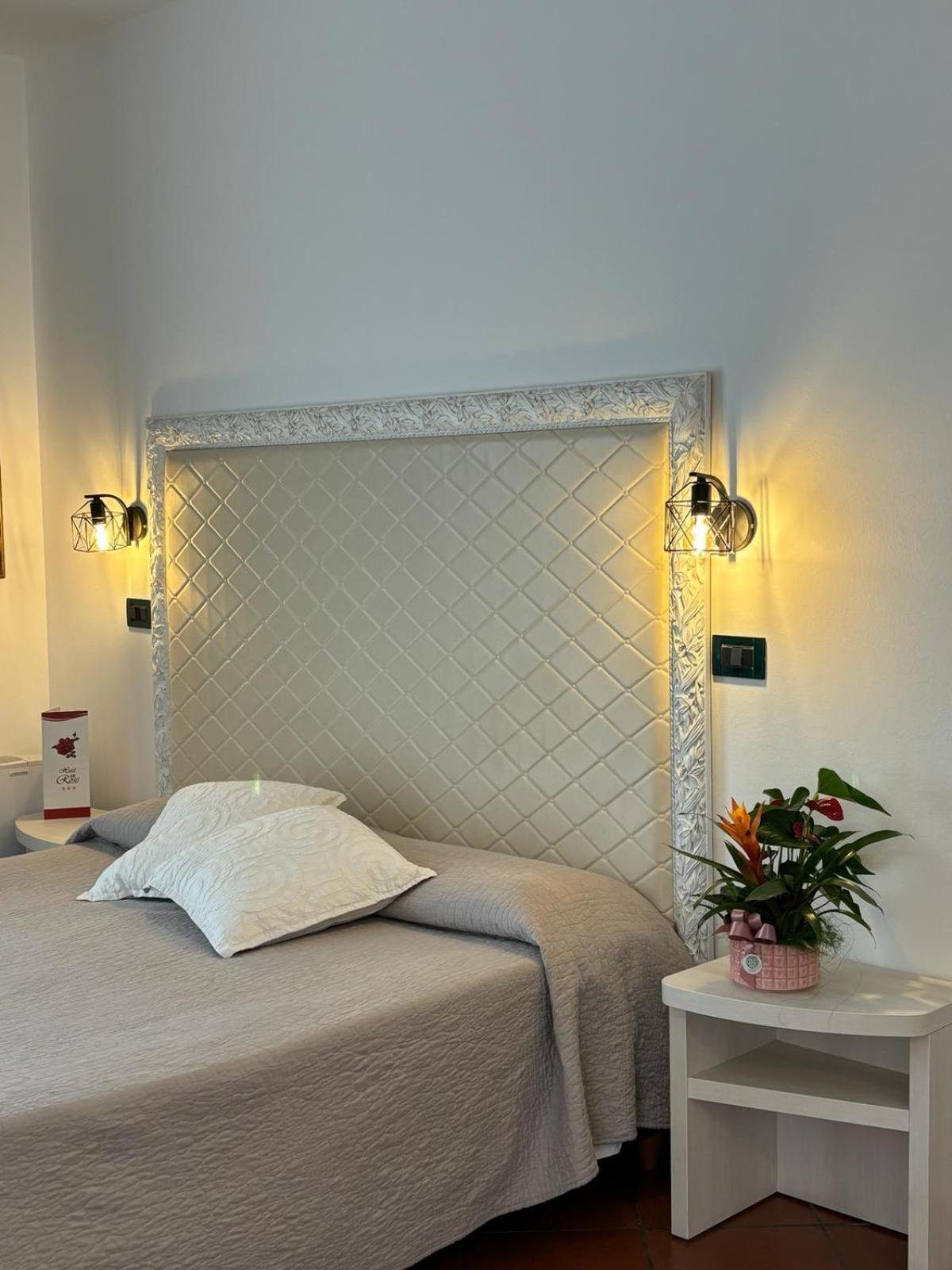 Hotel Delle Rose San Bartolomeo Al Mare Exteriör bild