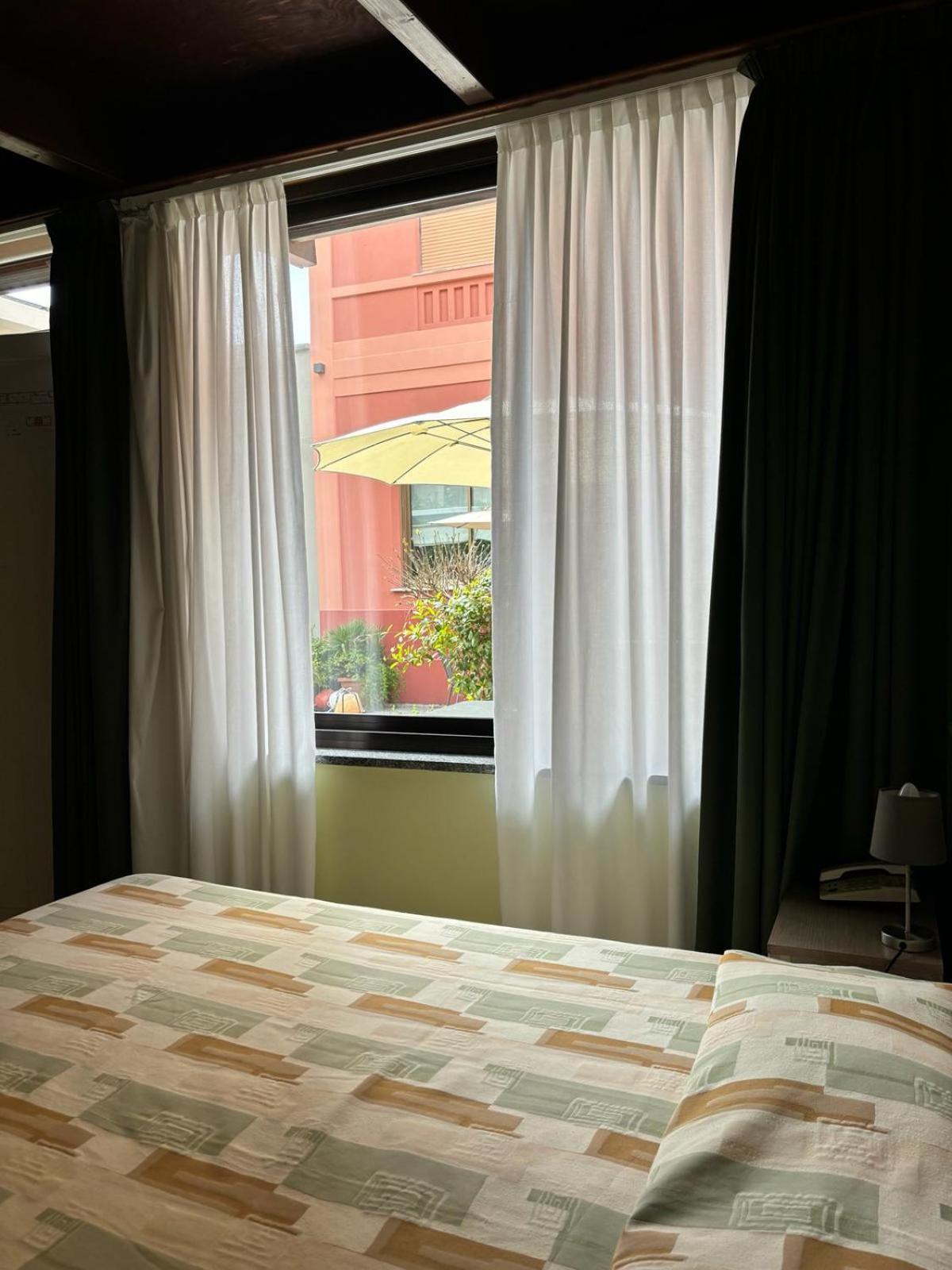 Hotel Delle Rose San Bartolomeo Al Mare Exteriör bild