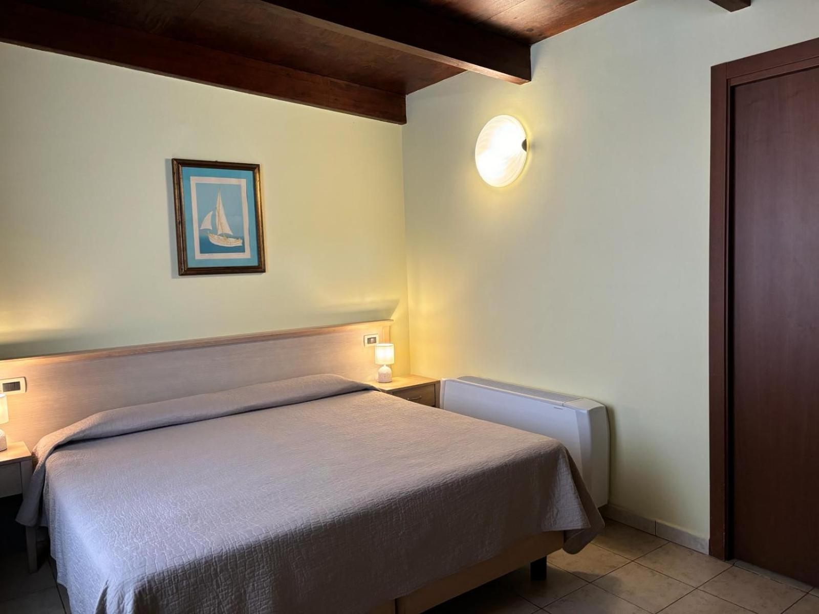 Hotel Delle Rose San Bartolomeo Al Mare Exteriör bild