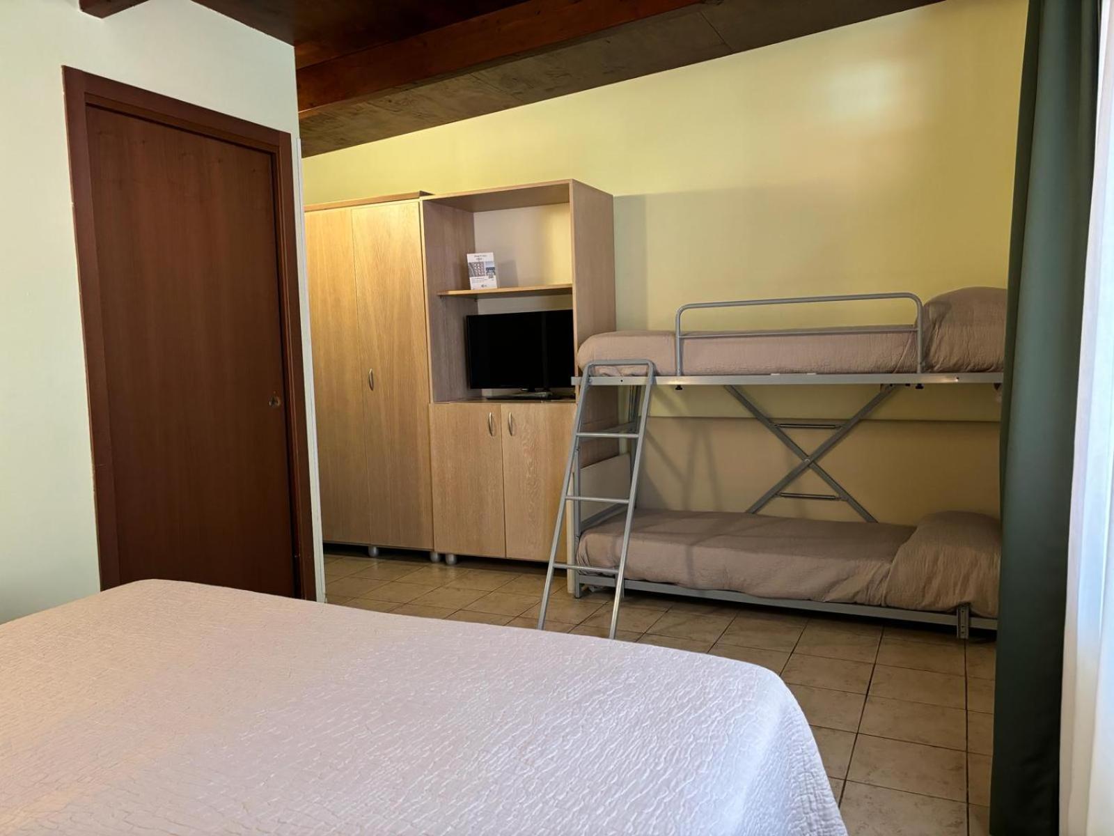 Hotel Delle Rose San Bartolomeo Al Mare Exteriör bild