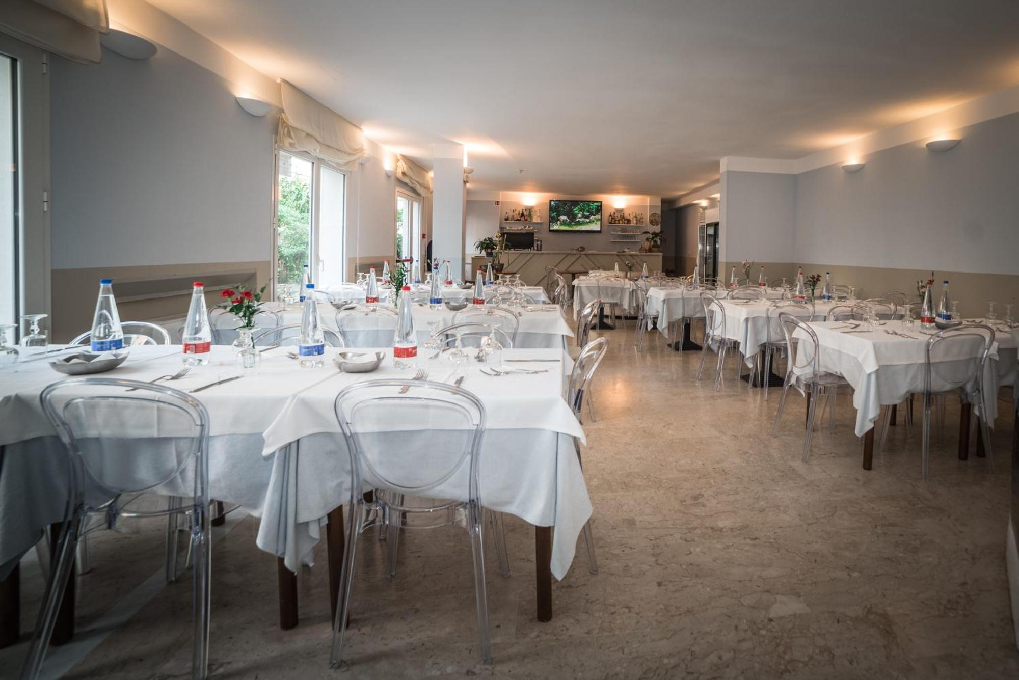 Hotel Delle Rose San Bartolomeo Al Mare Exteriör bild