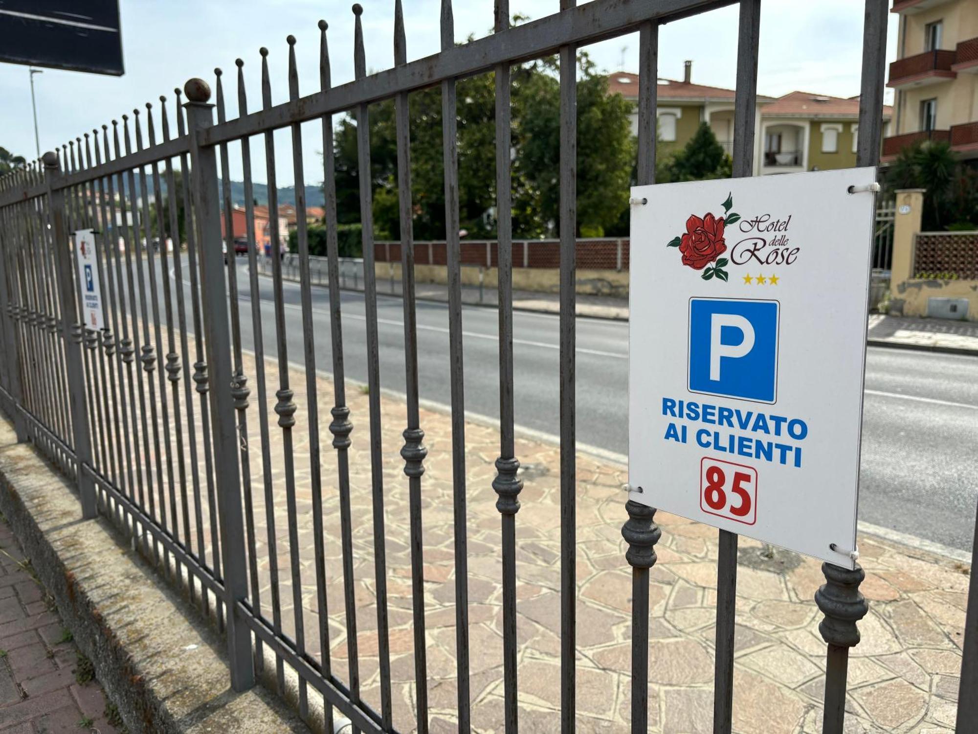 Hotel Delle Rose San Bartolomeo Al Mare Exteriör bild