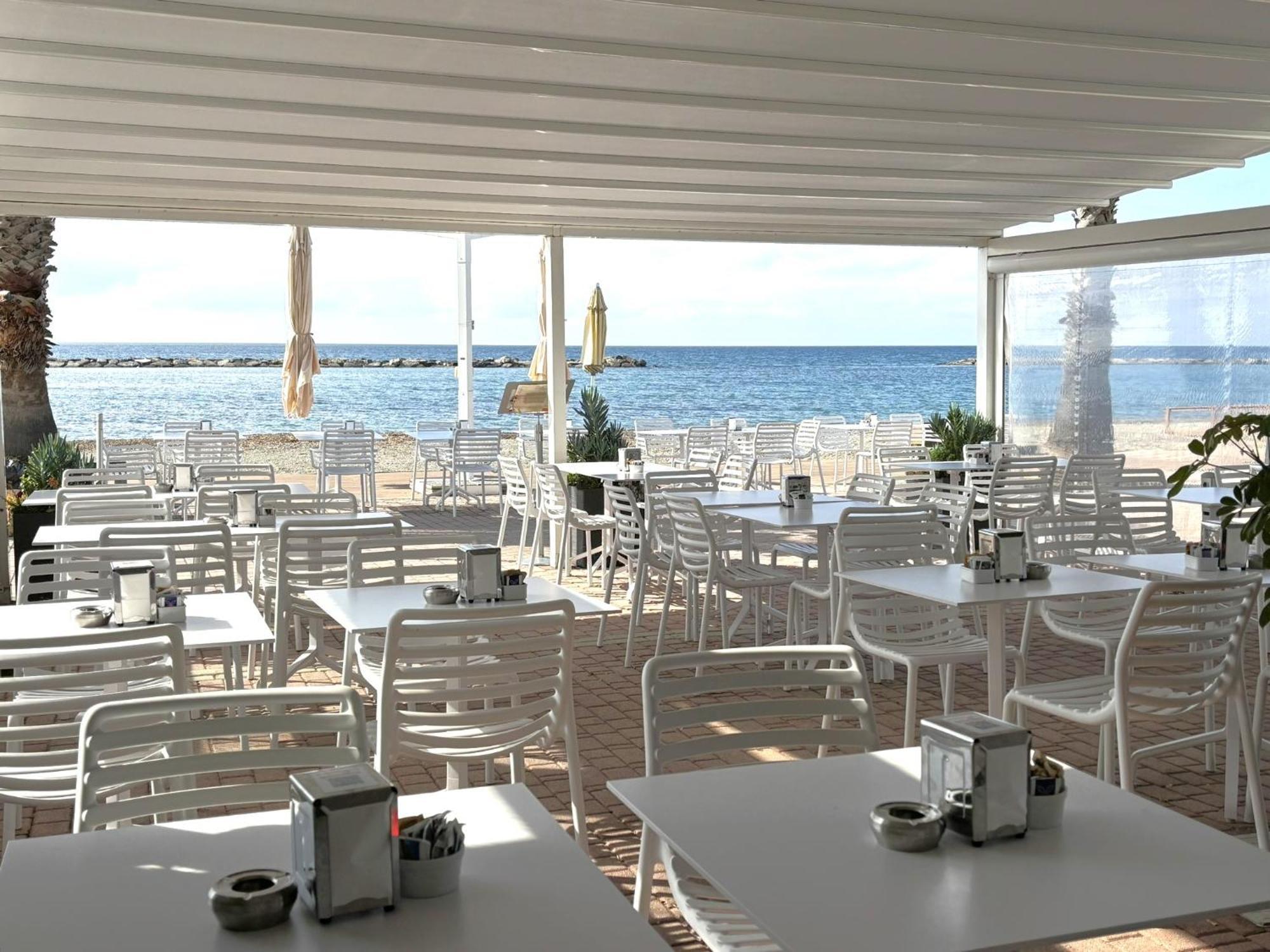 Hotel Delle Rose San Bartolomeo Al Mare Exteriör bild