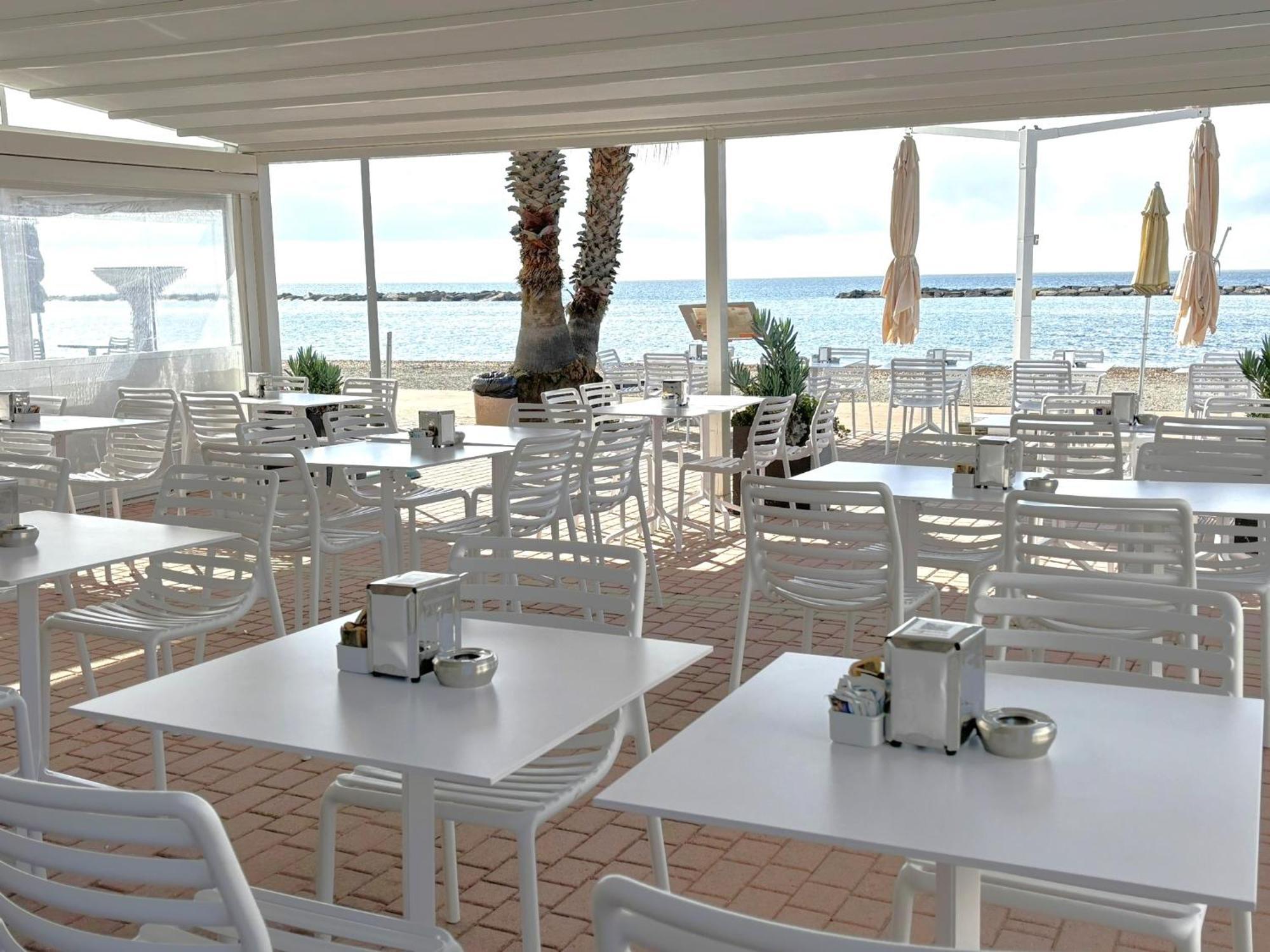 Hotel Delle Rose San Bartolomeo Al Mare Exteriör bild