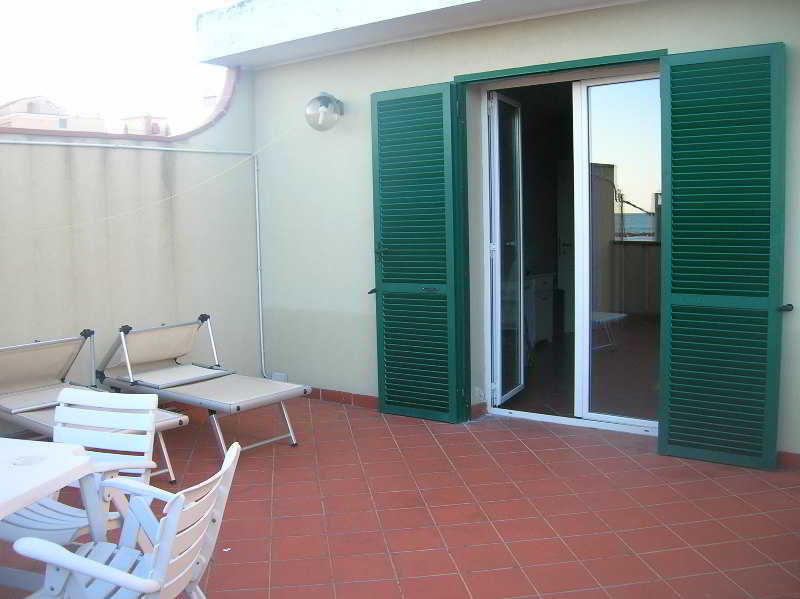 Hotel Delle Rose San Bartolomeo Al Mare Exteriör bild