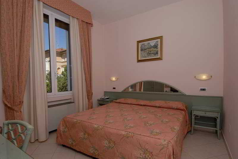 Hotel Delle Rose San Bartolomeo Al Mare Exteriör bild