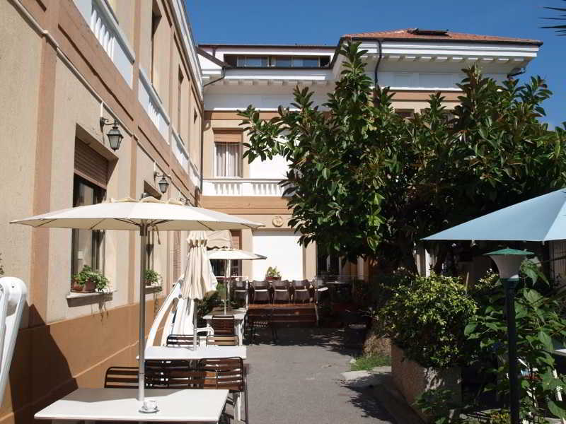 Hotel Delle Rose San Bartolomeo Al Mare Exteriör bild
