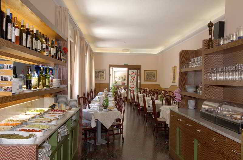 Hotel Delle Rose San Bartolomeo Al Mare Exteriör bild